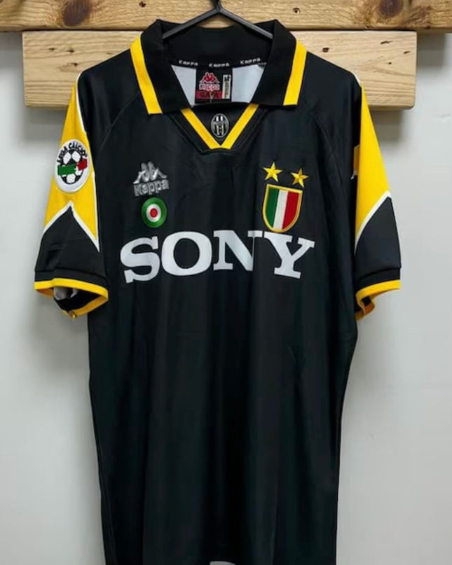 Juventus 1995/97 Third Shirt