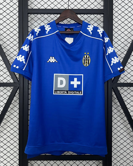 Juventus 1999/00 Away Shirt