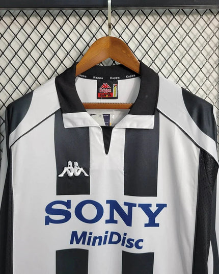 Juventus 97/98 Long Sleeve Home Shirt