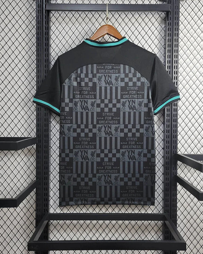 Camiseta especial Liverpool × LeBron 24/25