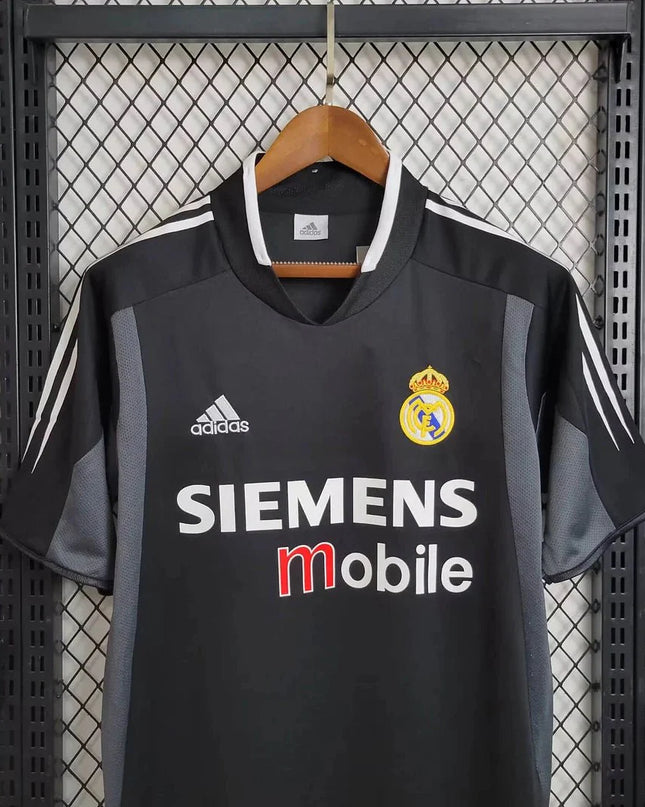 Camiseta visitante del Real Madrid 04/05