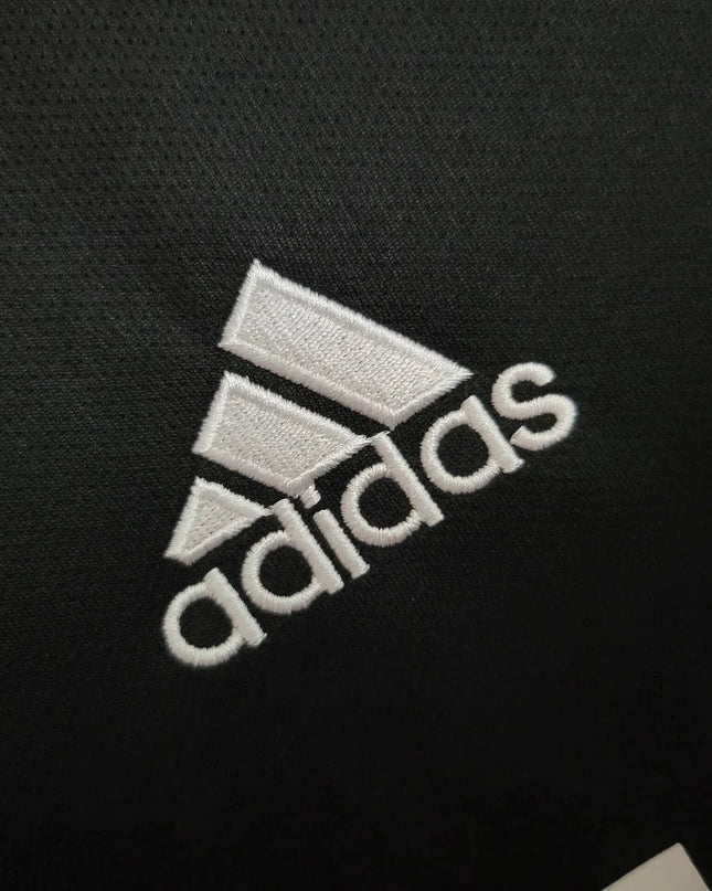 Camiseta visitante del Real Madrid 04/05