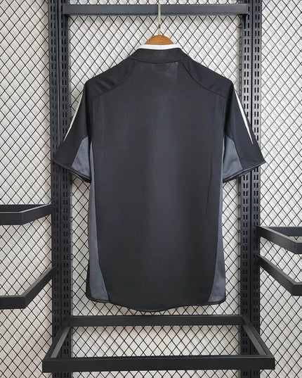 Camiseta visitante del Real Madrid 04/05