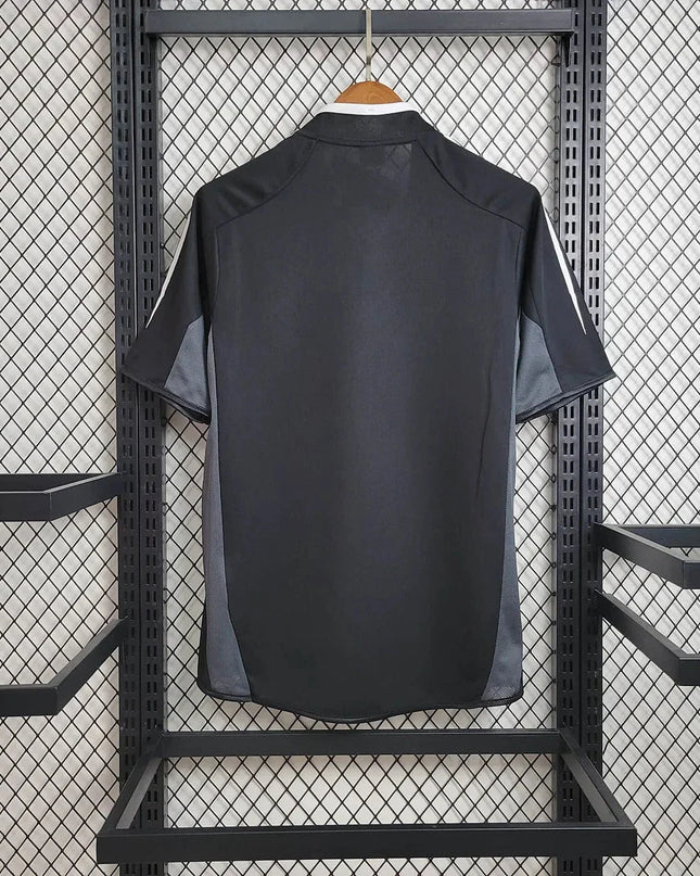 Camiseta visitante del Real Madrid 04/05