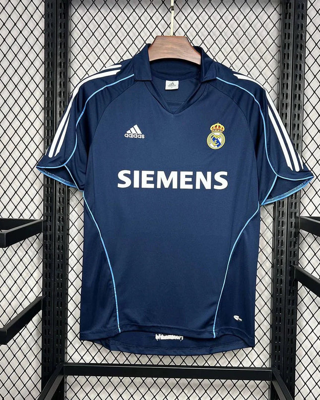 Camiseta visitante del Real Madrid 05/06 