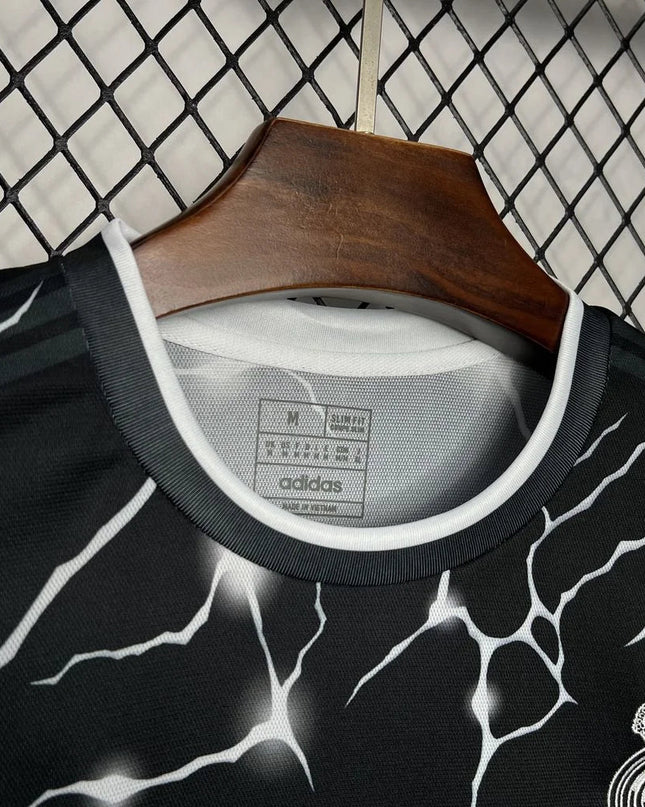 Camiseta especial Pantera Negra del Real Madrid 24/25