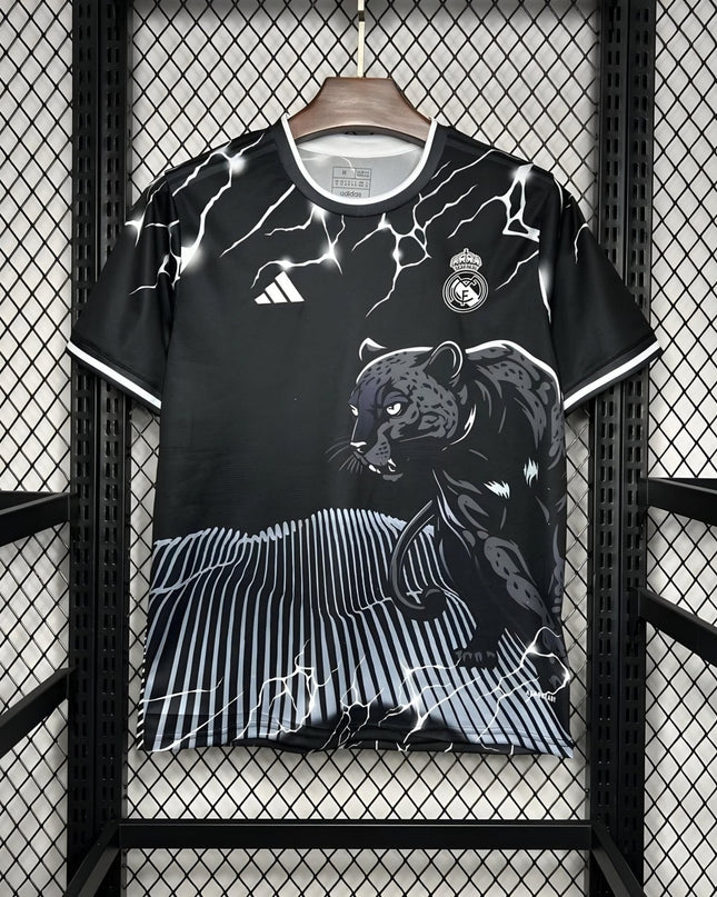 Camiseta especial Pantera Negra del Real Madrid 24/25