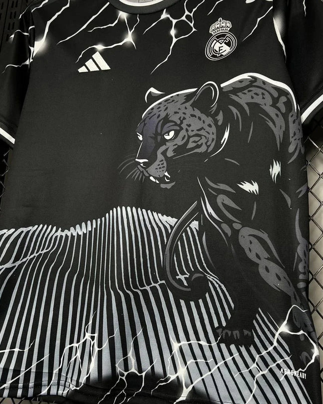 Camiseta especial Pantera Negra del Real Madrid 24/25